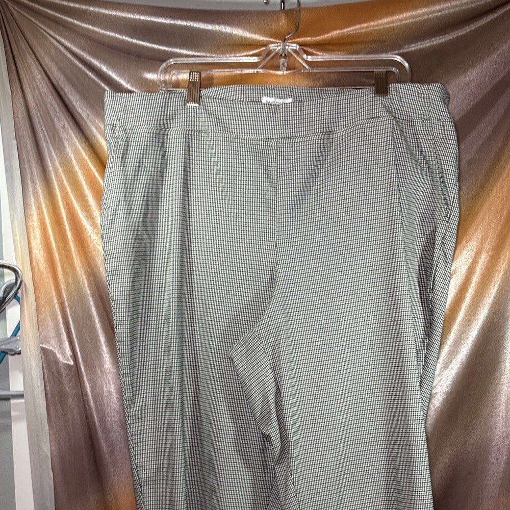 Carolina Belle Black and White Cropped Ankle Pants. E2